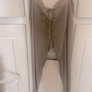 XCVI - Brand New with Tag - cropped comfort pants. Size small.